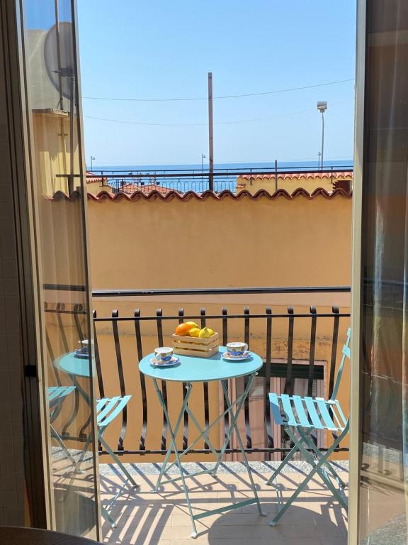 Casa Enza: appartamento a un passo dal mare. - B&B Bordighera
