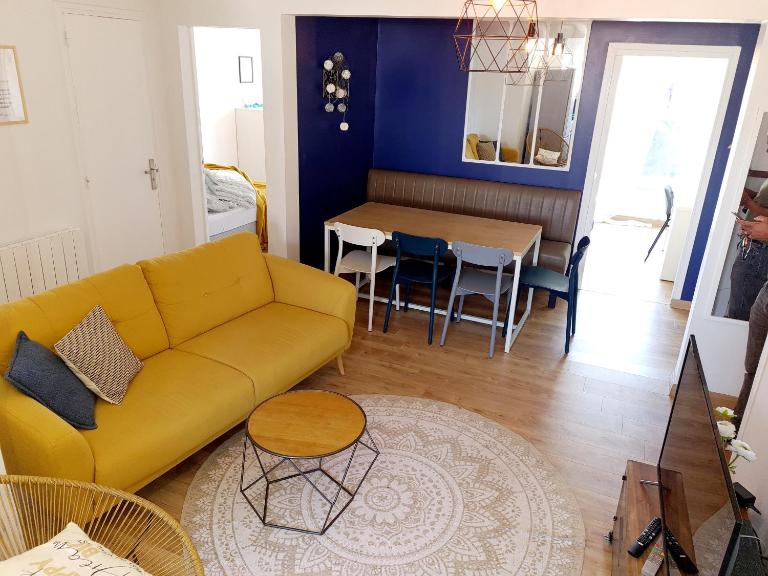 Bright, Large Balcony, Free Parking - B&B El Havre