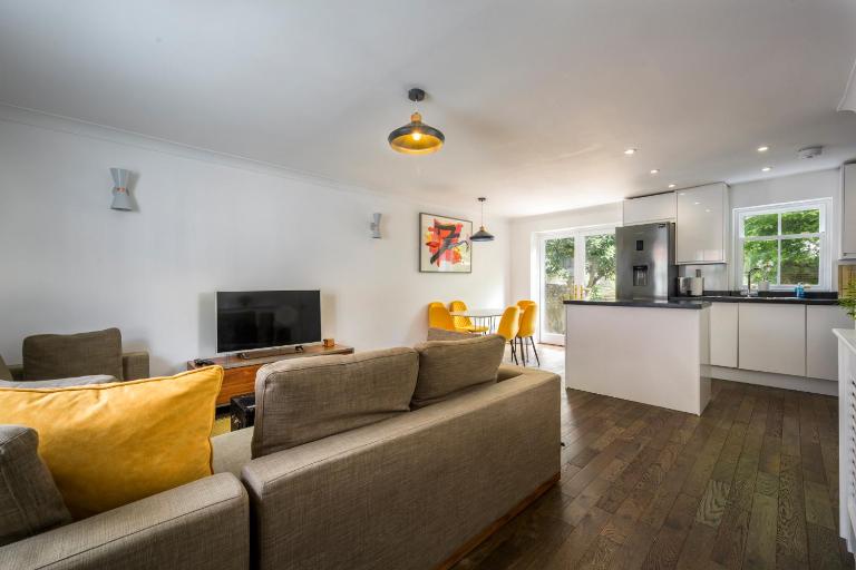 Central Portland Street with Parking - B&B Brighton