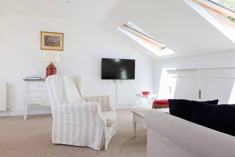 Spacious 3 bedroom flat with terrace - B&B London