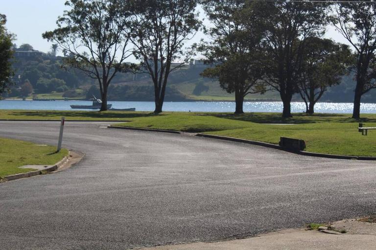 Old fisherman's house on barkes - pet and family friendly - Bed and Breakfast Lakes Entrance