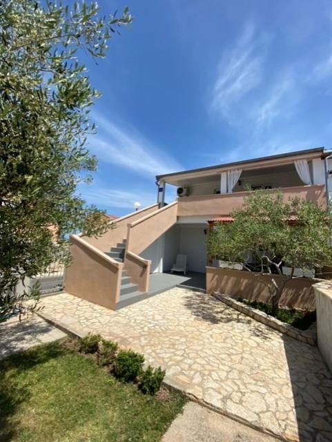 Apartments Zvonimir - Chambres d'hôtes Privlaka