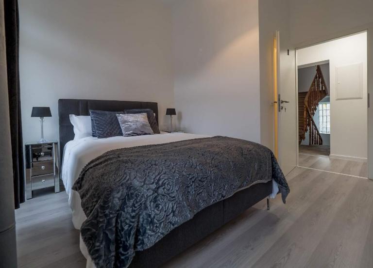 EXECUTIVE DOUBLE ROOM WITH EN-SUITE IN GUEST HOUSE CITY CENTRE r4 - Bed and Breakfast Luxemburg
