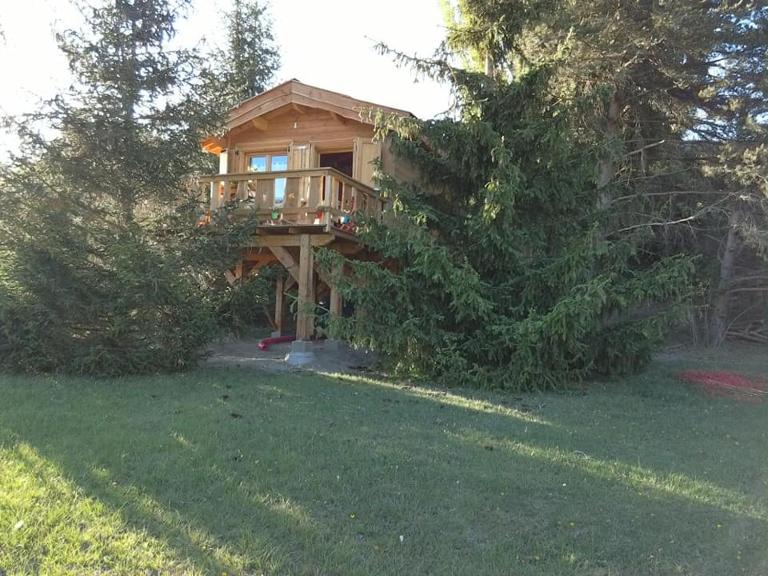 Chalet sur Pilotis Ane'ita de l'Arbenquens - Bed and Breakfast La Maure