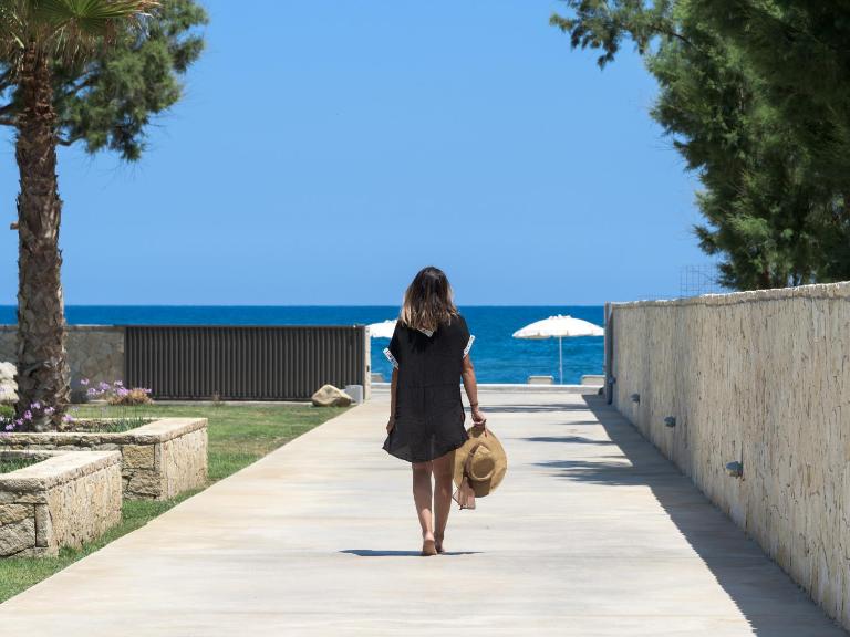 Amalthia Villa, Heated Pool & Walk to the Beach, By ThinkVilla - Ferienwohnung Tavronítis