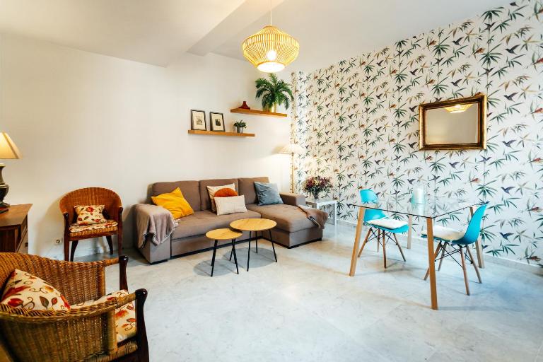 Chic by the Cathedral - B&B Sevilla