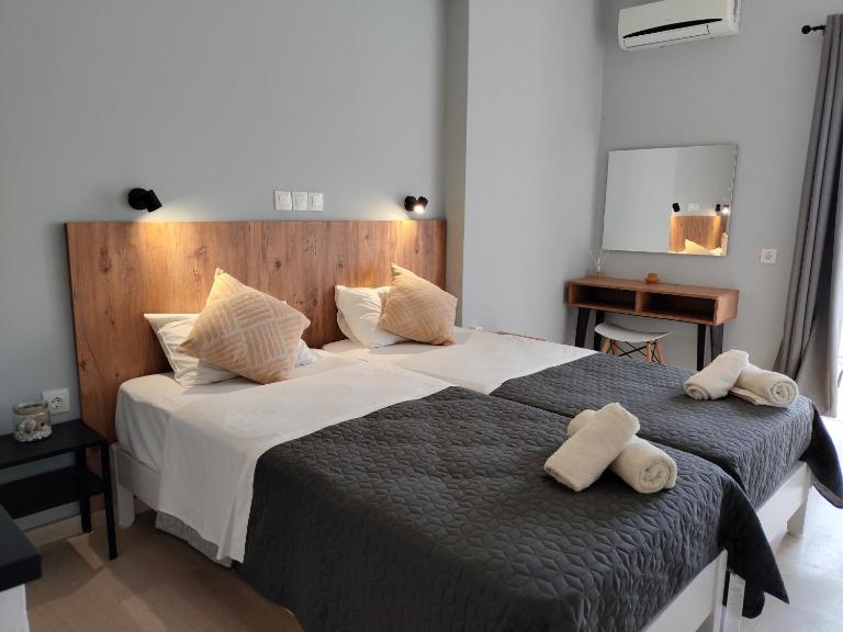 Valentinos Apartments - Bed and Breakfast Róda