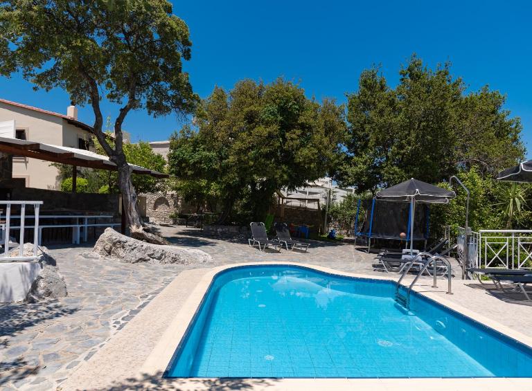Kefali Villa, an Eco-Tourism Experience with Pool, By ThinkVilla - Bed and Breakfast Atsipádhes