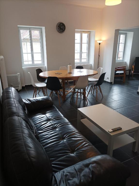 O'Couvent - Appartement 524 - 5 chambres - 125 m2 - Deuxième étage - B&B Salins-les-Bains