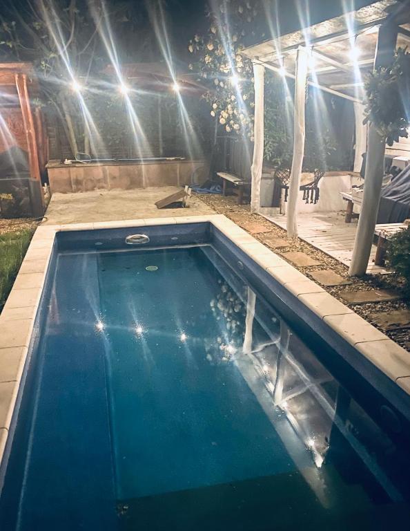 Modern house in central with pool - B&B Budapest