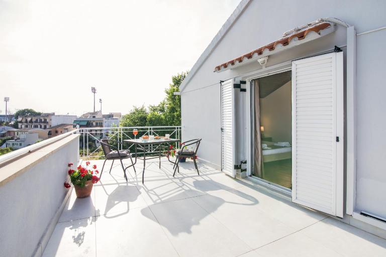 Sol Salle Garitsa Corfu - Bed and Breakfast Anemómylos