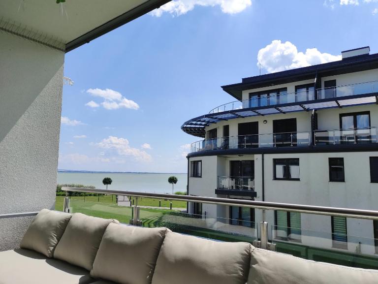 Royal Relax Apartman - Bed and Breakfast Keszthely