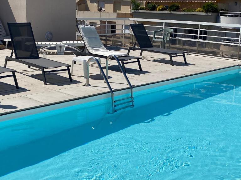 Villa D'Este - Apt 4 prs - clim - 300m plage - piscine-parking en option - B&B Juan-les-Pins