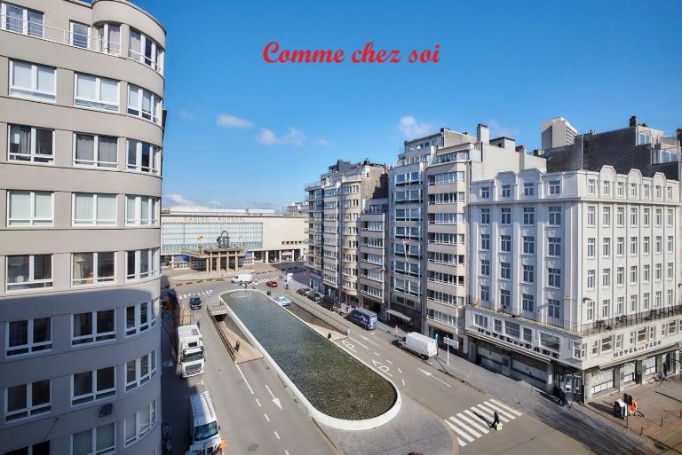 Lichtrijk en comfortabel hoekappartement met gratis parking en zeer centraal gelegen - Comme Chez Soi - B&B Ostend