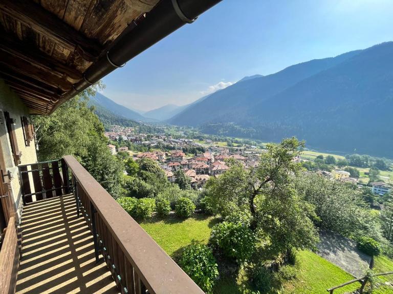 Trentino Val Rendena casa con vista 3 camere doppie e 2 bagni - B&B Groppe de Fora