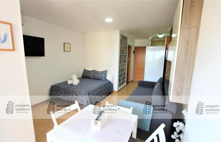 335 IRIS APARTAMENTOS - A 10 minutos de la playa caminando - Cercano al centro - Chambres d'hôtes Benalmádena