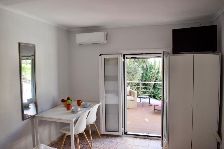 "Spyros" 1-Room Apartment - Simple, cozy, close to the beach - B&B Kato Daratso