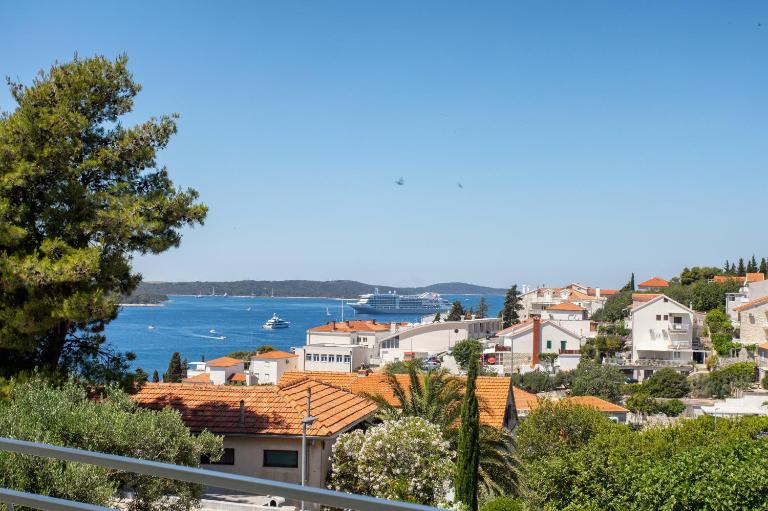 Apartments Luksa - ZF Hvar - B&B Lesina
