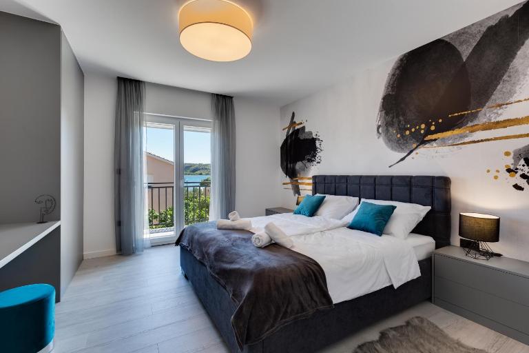 Apartment By The Sea - Ferienwohnung Posedarje