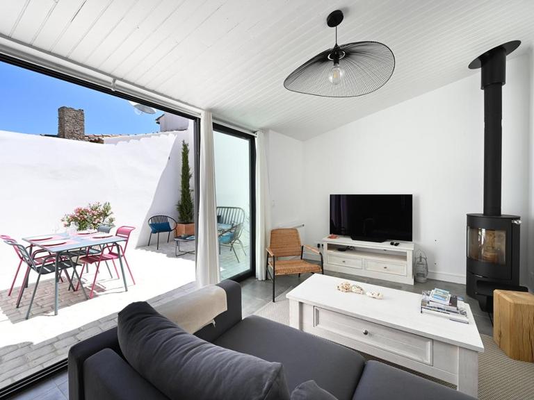 Maison de charme rénovée avec cour au centre du village - Les Portes-en-Ré - FR-1-434-98 - B&B Les Bordes