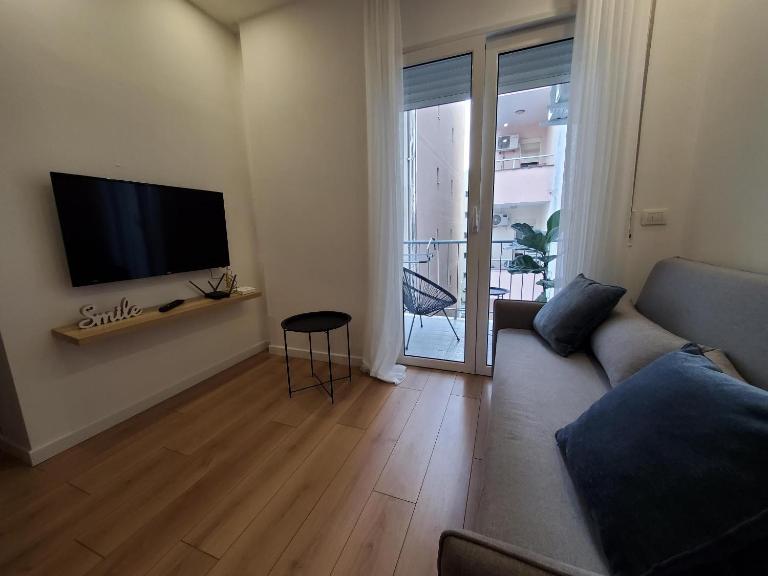 Salty blue, 2 bedroom apartment, by the beach - B&B Durazzo