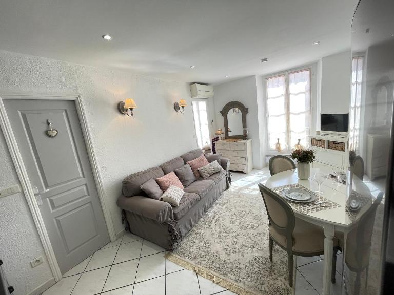 Nice Renting - 9 MASSENA - Spacious apartment Massena Square - AC - fully equipped - Chambres d'hôtes Nice