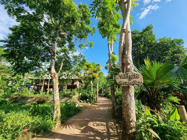 Muong Bi Homestay - A stilt house in an ancient Muong village - Bed and Breakfast Hòa Bình