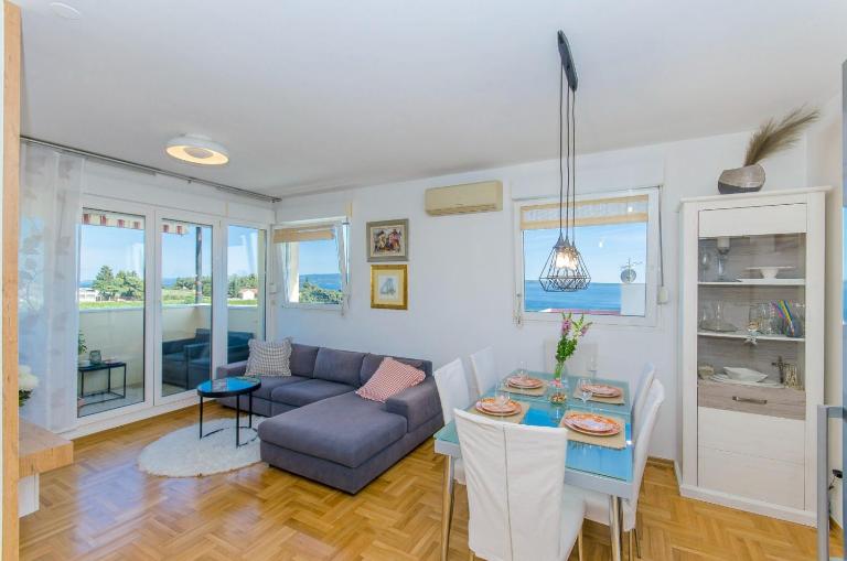 Three bedroom apartment with sea view and secure private garage - Chambres d'hôtes Split