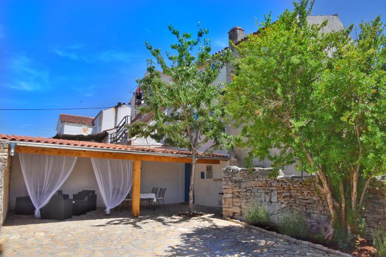Casa Nini Mer - charming stone house with yard near Pula - B&B Šišan