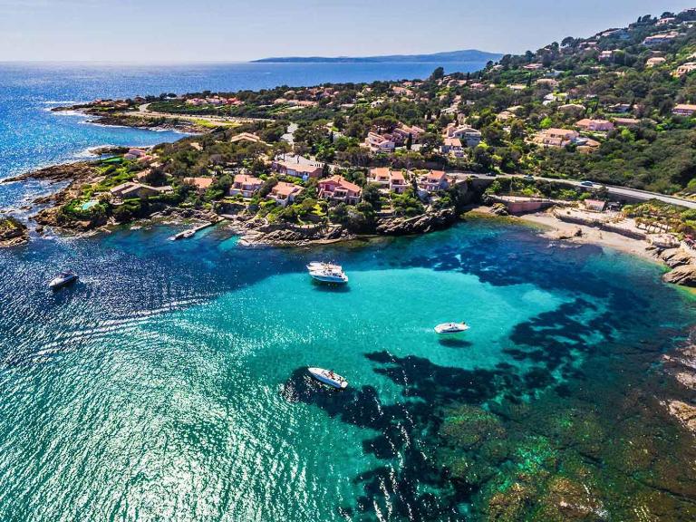 Les Issambres, appt 4 personnes, vue mer sur la Baie de Saint Tropez et le Golfe de sainte Maxime - Chambres d'hôtes Les Issambres