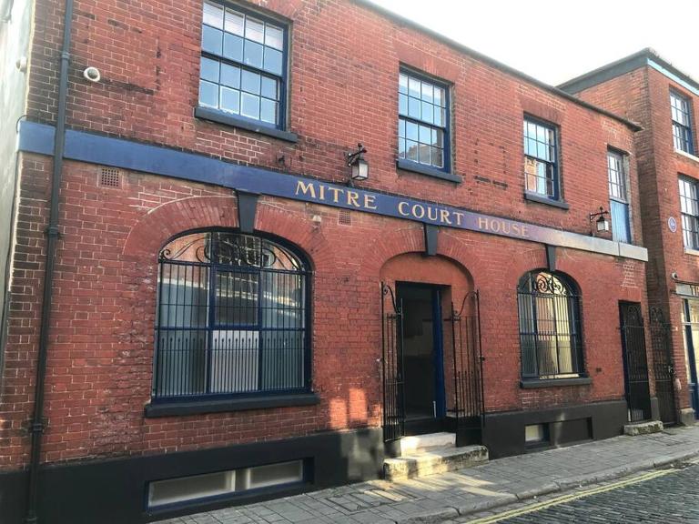 Mitre Court House, beautiful large listed building - B&B Portsmouth