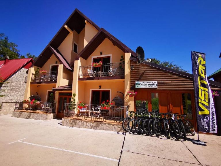 Gorska Vila Apartments - Bed and Breakfast Žabljak