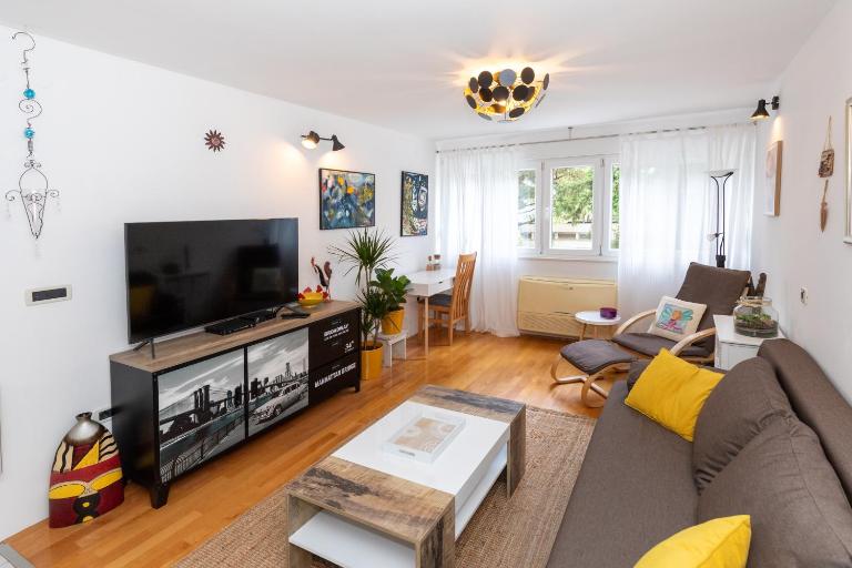 SplitStay - Spacious & Peaceful, 15 Min Walk to Old Town - Chambres d'hôtes Split