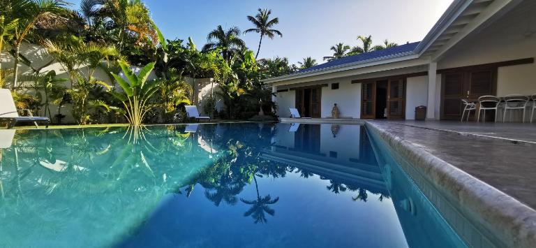 Flor de Coco, Villa neuve, 5 chambres, 5 salles de bains et grande piscine à 250 mètres de la plage - Ferienwohnung Las Terrenas