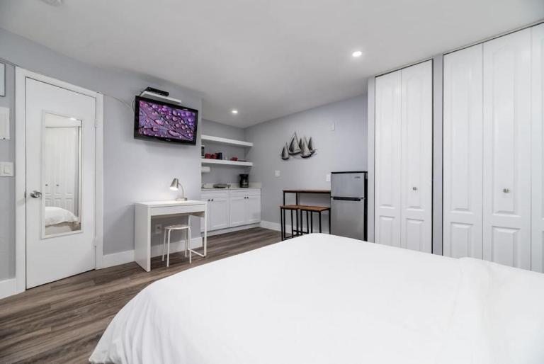 Shell on the Beach 104 - RENOVATED - B&B Hollywood