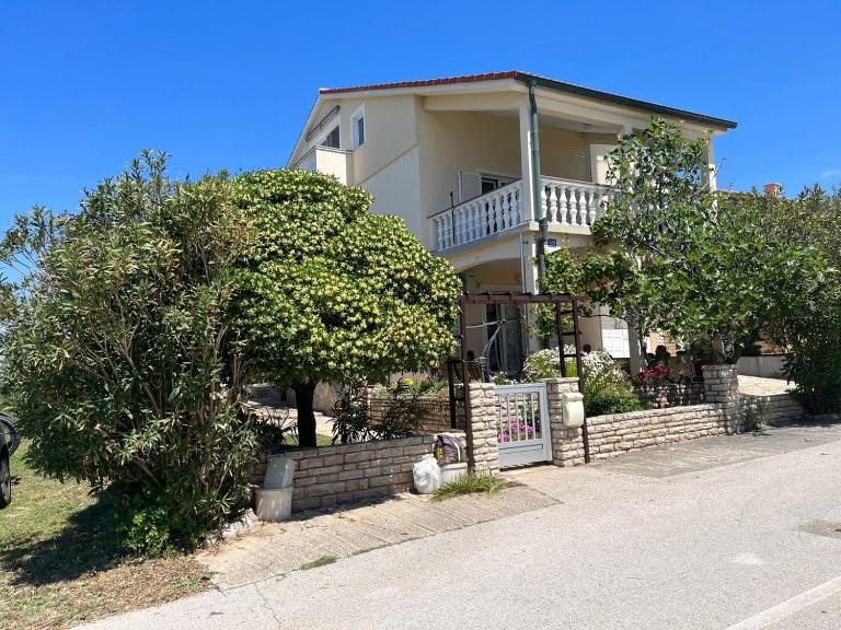 Appartements Slavica - B&B Povljana