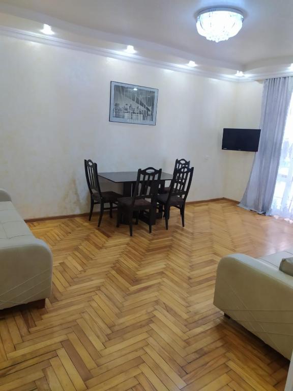 Apartment On 26 May Str - B&B Batum