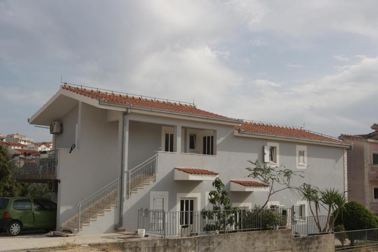Apartmani Eni - B&B Seget Vranjica