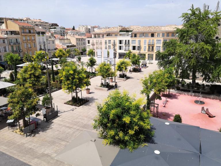 spacieux logement vieil antibes climatisé 5 minutes plages - B&B Antibes
