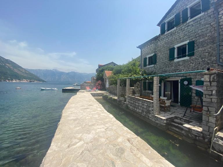 House with a pier - B&B Donji Morinj