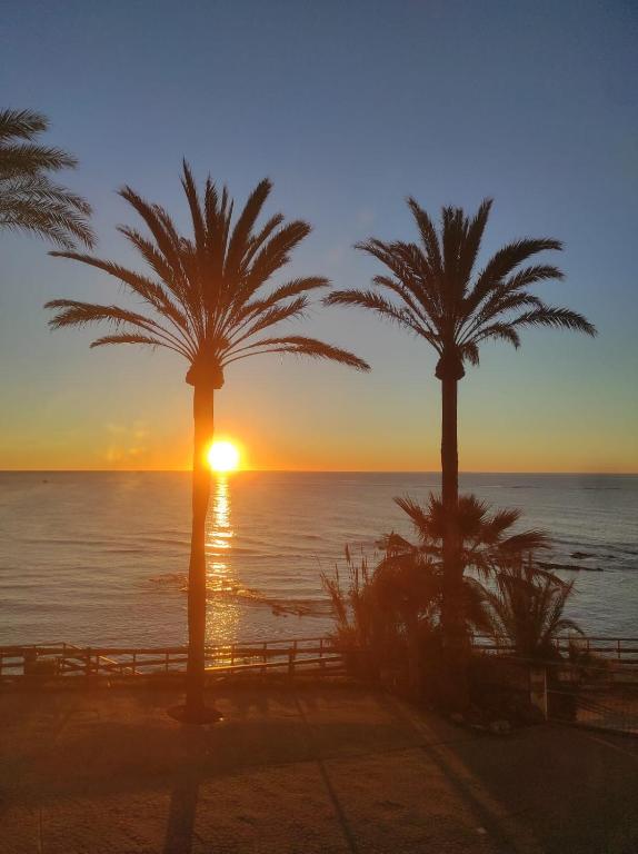 Independent Villa BEACH HOUSE EL BOSQUE - Bed and Breakfast La Cala De Mijas