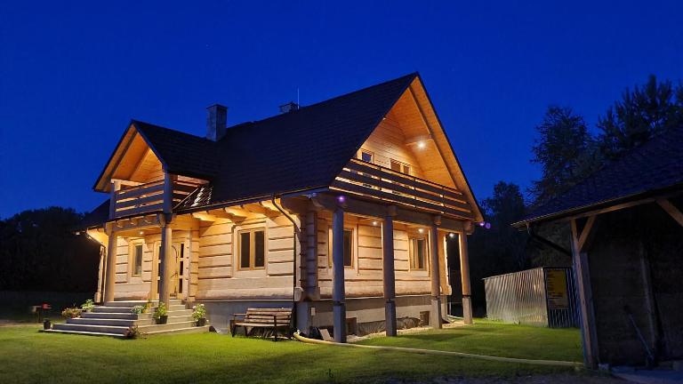 Drewniana chata - B&B Cisówek
