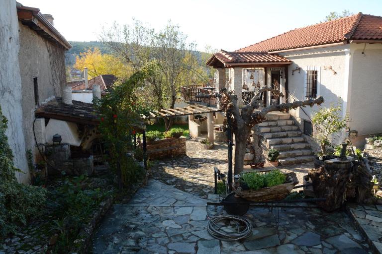 Giorgos' & Noula's Cottage in Desfina village- near Delphi - B&B Desfína