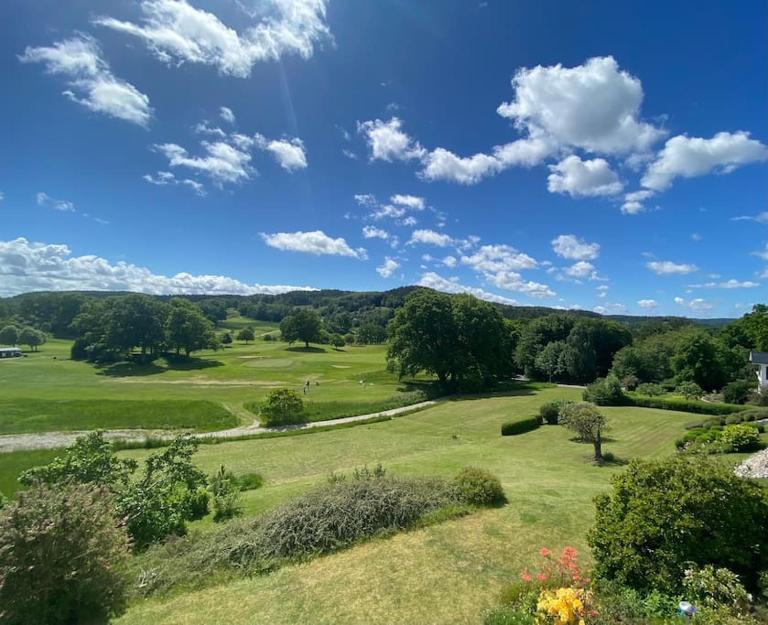Apartment right next to the golf course and with the ocean just around the corner - B&B Ljungskile