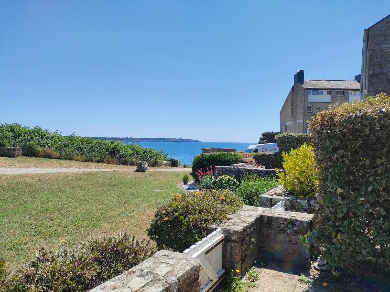 REF 047 - Bel appartement moderne pour six personnes avec vue mer plage à pied KERJOUANNO ARZON - Chambres d'hôtes Arzon