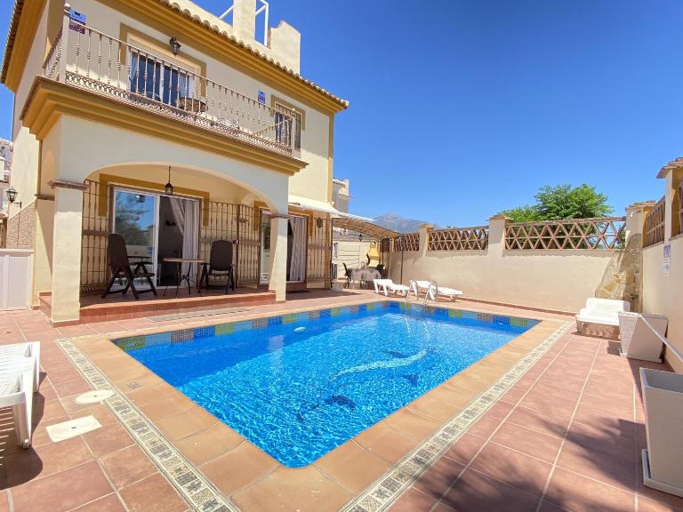 Villa Madrid Private Pool Casasol - Chambres d'hôtes Nerja