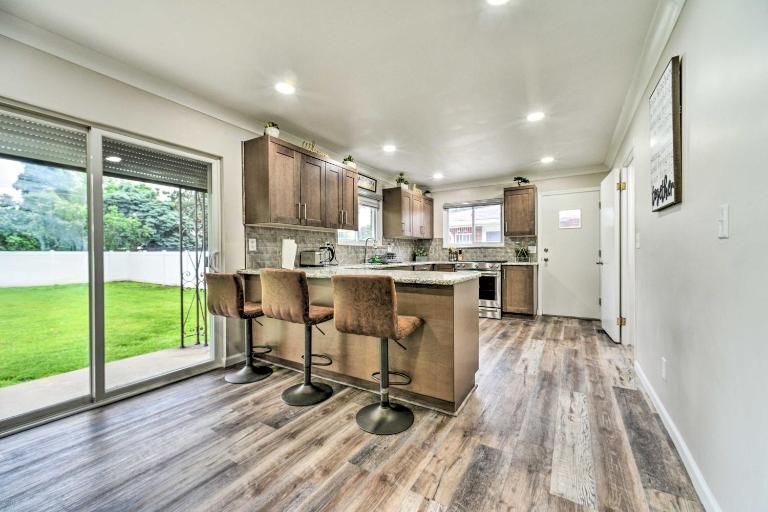 Dearborn Heights Home ~ 16 Mi to Downtown Detroit! - B&B Dearborn Heights
