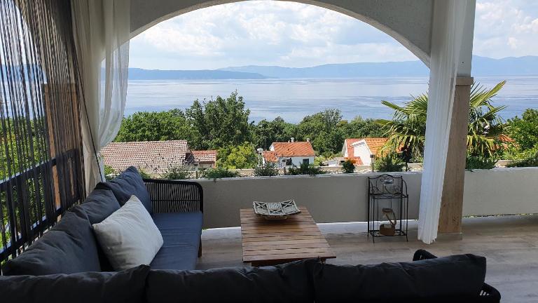 Divine View Apartma - B&B Njivice