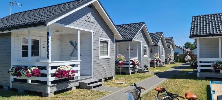 Domki Apartamentowe Morska Zatoka - B&B Dąbki