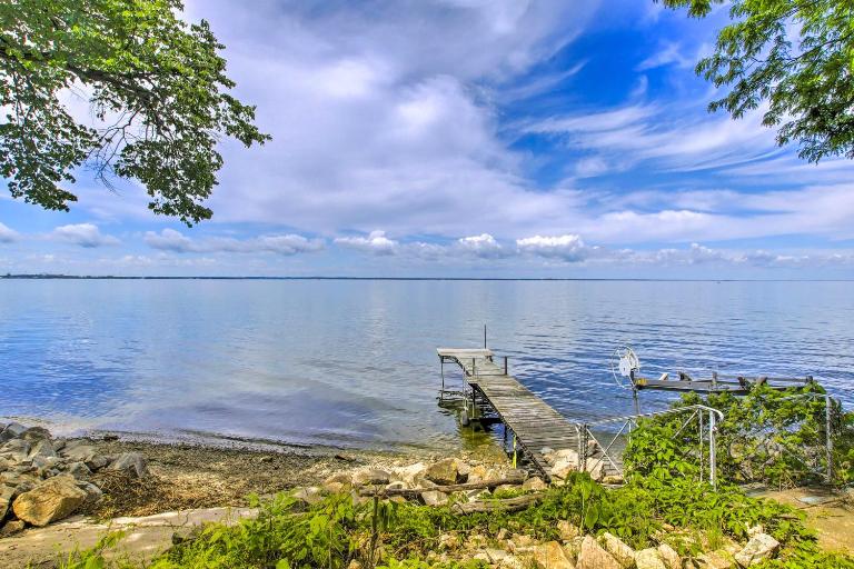 Spacious Waterfront Retreat Near UW-Green Bay - Ferienwohnung Green Bay